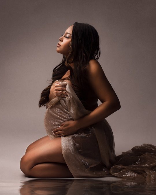 Gawa-Maternity-Photography-in-jammu